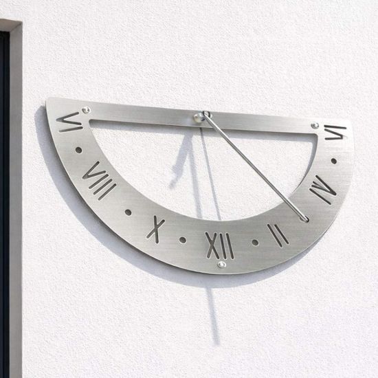 DanDiBo Sonnenuhr Garten Edelstahl Wand 70 cm Rostfrei 96687 Ausrichtbar Gartenuhr Wetterfest Outdoor Modern Metall