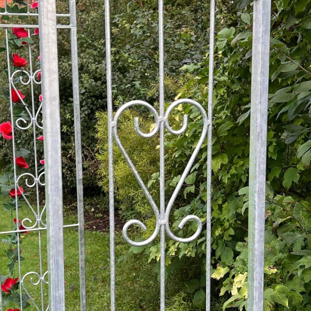 DanDiBo Rosenbogen aus Metall Stabil Verzinkt 150 cm Breit Rankbogen 96520 Gartenbogen Torbogen Rundbogen Pflanzbogen Massiv Feuerverzinkt Garten Wetterfest Volleisen
